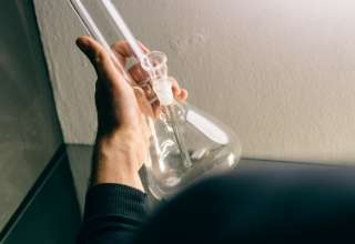 Glass Bongs vs. Silicone Bongs